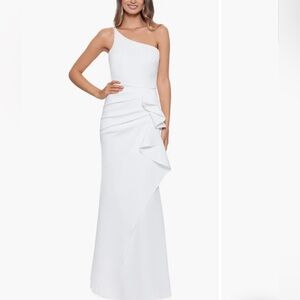 Xscape Gown in Ivory NWOT
